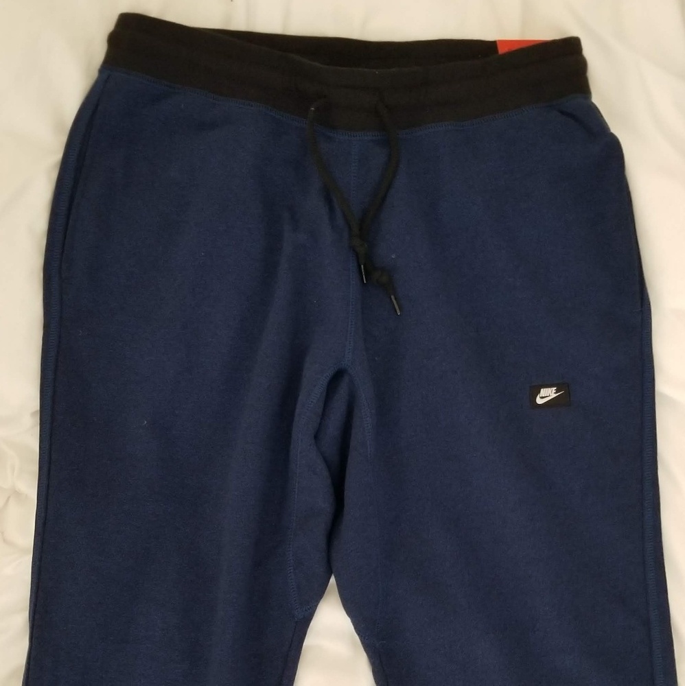 Nike Men's Slim Fit Jogger **Brand New**